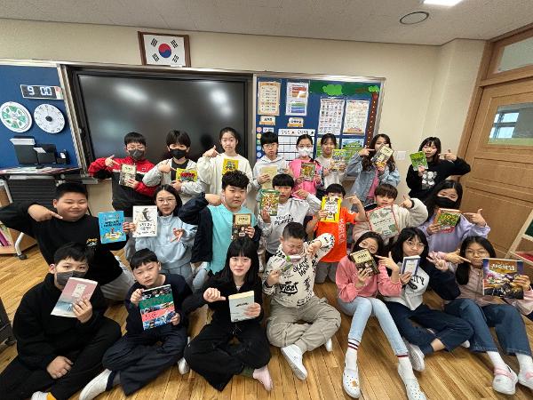 책 읽는 우리반 이미지