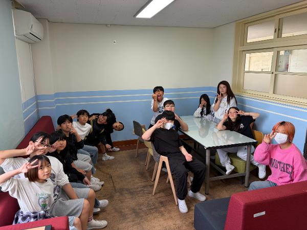 인성동아리 우리들의 동아리실 꾸미기(4월) 이미지