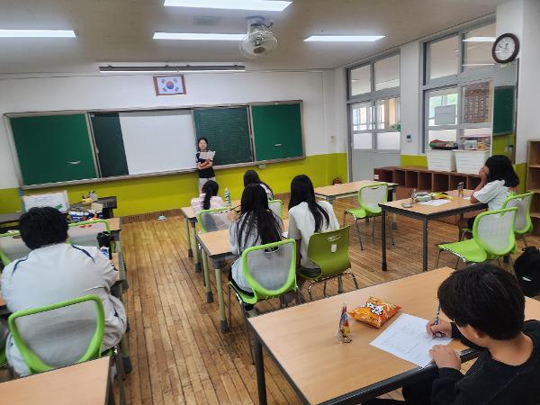 마음을 나누며 함께 성장하는 또래상담 인성동아리 이미지